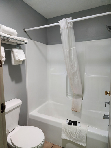 Bathroom 4, AmericInn by Wyndham Lake Mills, Jefferson