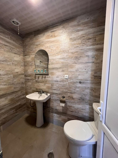 Bathroom, HAPPY HOUSE GELATI STREeT 94, Tskaltubo