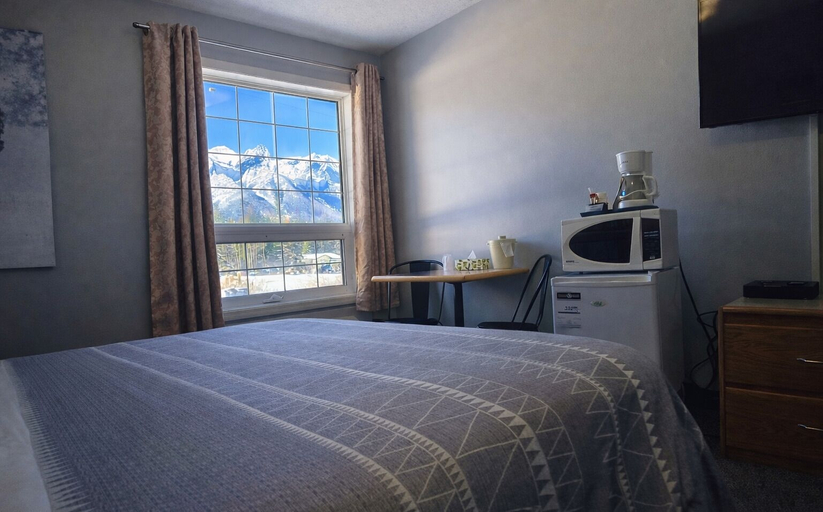 Bedroom 3, Mountain View Inn, Division No. 15