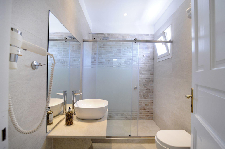 Bathroom 3, Hotel Anna, South Aegean