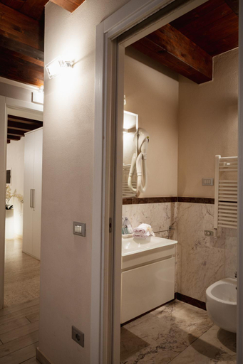 Bathroom 4, Piccola Venezia Room, Venezia