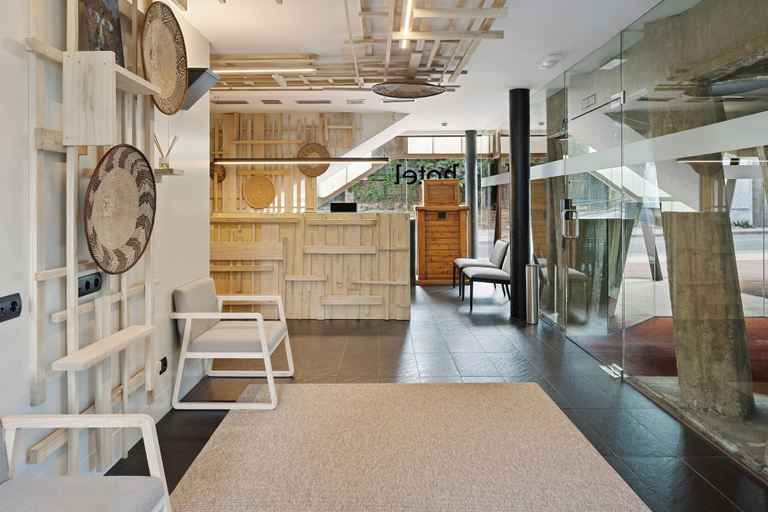 Others 5, Hotel Ureder, Navarra