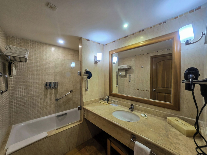 Bathroom 5, Barcelo Maya Tropical, Cozumel