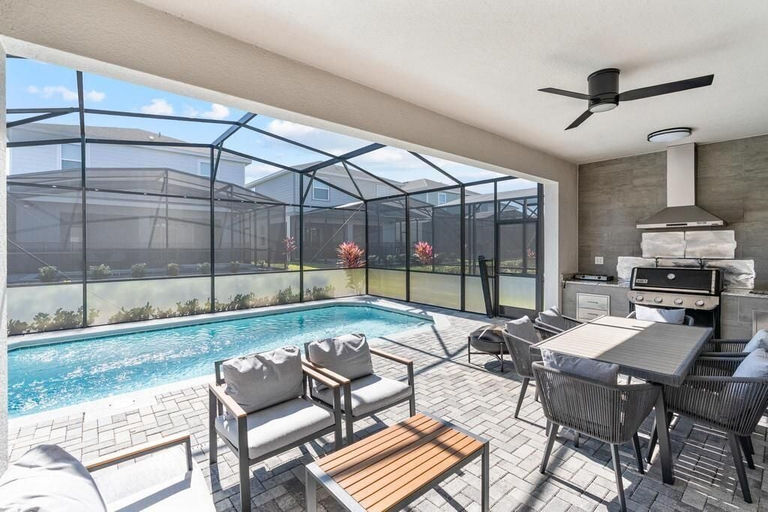 Outdoor dining 2, Luxury 5BR w/ Private Pool Windsor, Lake