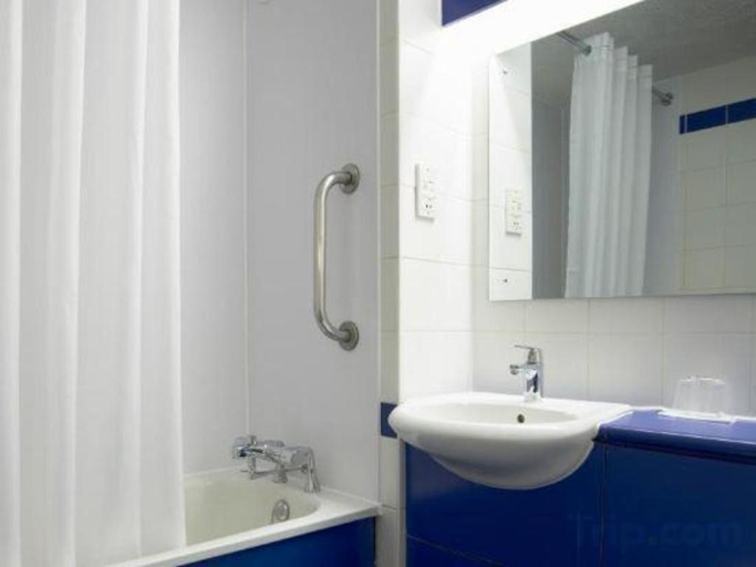Bathroom 3, Travelodge Birmingham Fort Dunlop, Birmingham