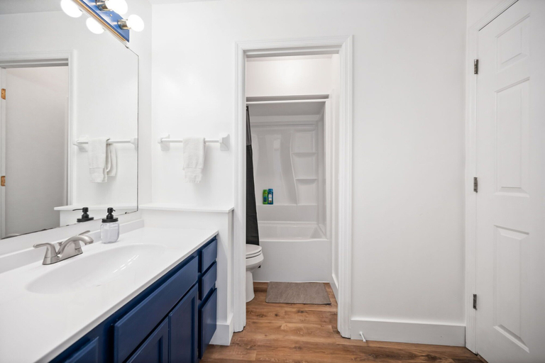 Bathroom 2, Nookside Grand Estate For 8, Butler