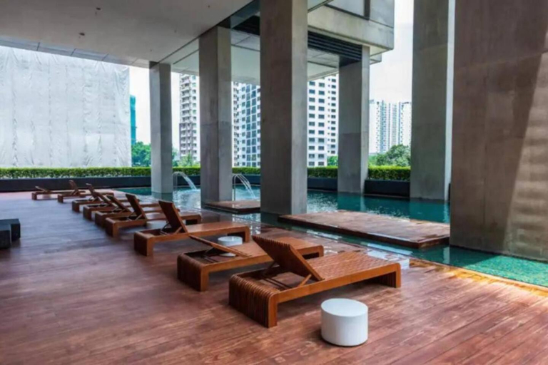 Others 5, Kuala Lumpur Mont Kiara Arcoris SOHO 5 Pax, Walk to Mall, Pool, WIFI, Kuala Lumpur