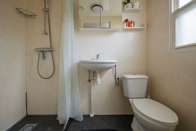 Bathroom 2, Bicycle Storage - Close to Efteling & Safaripark Beekse Bergen & Parking!, Oisterwijk