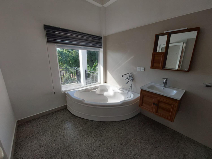 Bathroom 3, Neralu Garden Yala, Thissamaharama