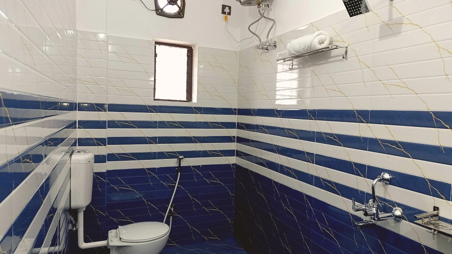 Bathroom 4, Pavitram Hotel & Banquet, Ranchi