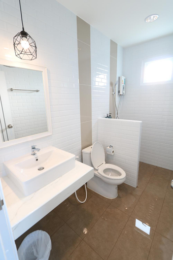 Bathroom 2, Greenery Hill Resort, Muang Songkhla
