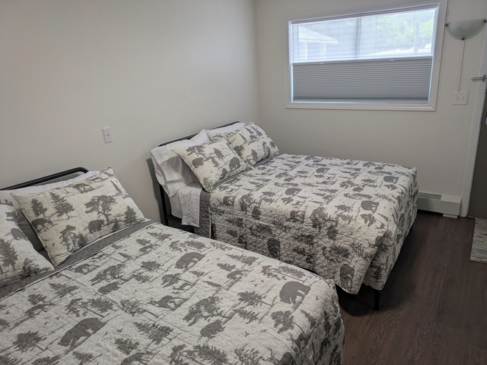 Room 3, South of the Border Lodging, Essex