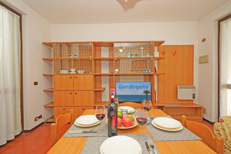 Others 2, Lina s Apartment in Moniga del Garda, Brescia