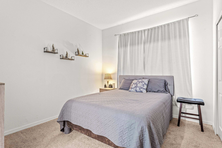 Room 3, Paradise Near the Parks at Solana, Polk
