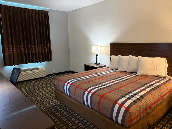 Bedroom 2, Regency Inn and Suites, Santa Rosa
