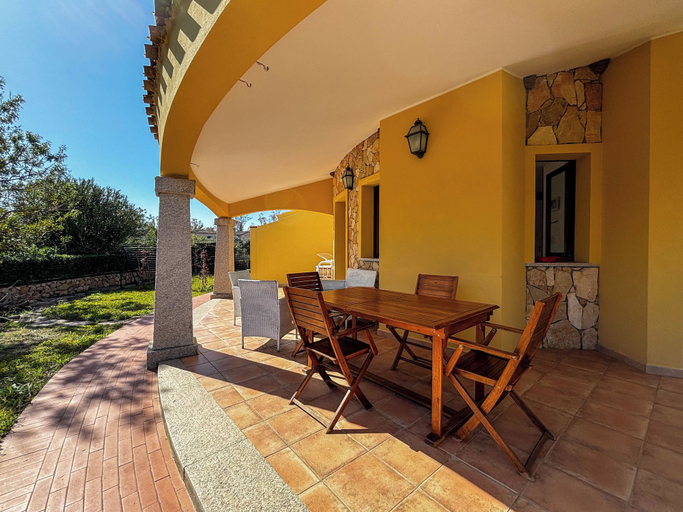 Outdoor dining 2, Villa Sa Fina, Cagliari
