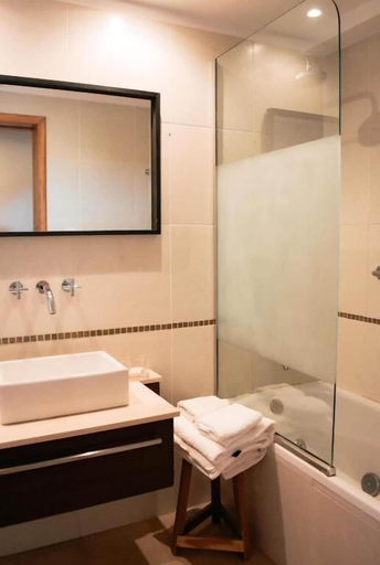 Bathroom 2, Las Bayas Home Suites, Futaleufú