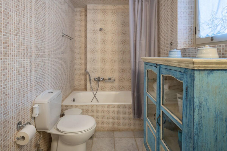 Bathroom 4, Blue Coral 2, South Aegean
