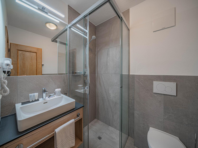 Bathroom 2, Apartment in Brixen im Thale With Parking, Kitzbühel