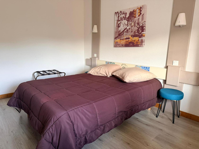 Bedroom 2, Hotel&Restaurant HDLV climatisees, Doubs