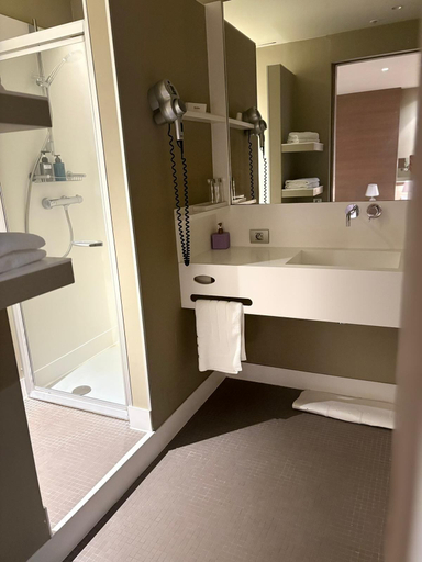 Bathroom 4, CHATEAU BEERSEL GF MASIO, Vlaams Brabant