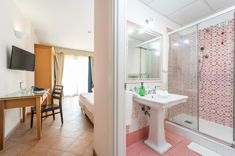 Bathroom 3, Santa Monica Resort, Crotone