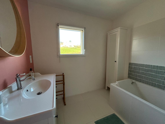 Bathroom 3, Les Sternes, Finistère