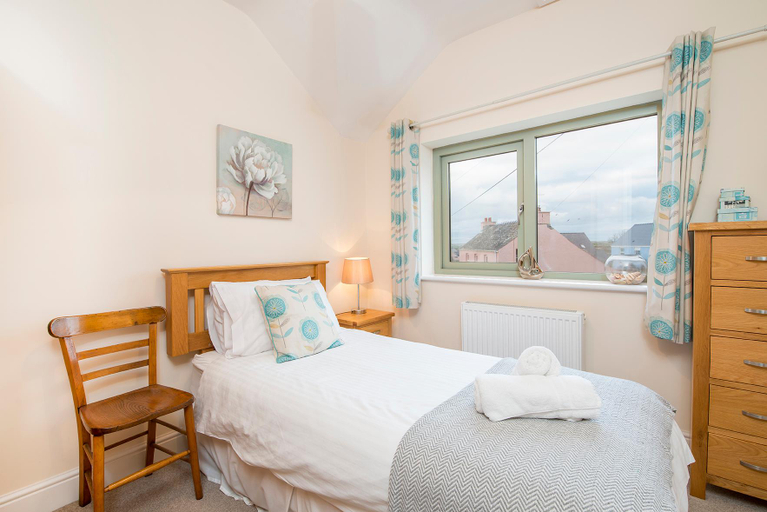 Bedroom 2, Skylark Cottage, Pembrokeshire