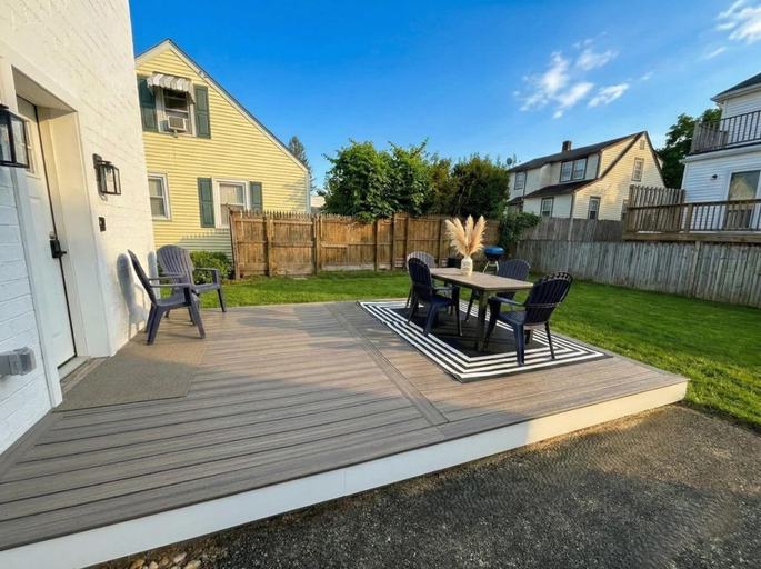 Room 2, Sleek Modern Villa - Centrally Located, New Castle