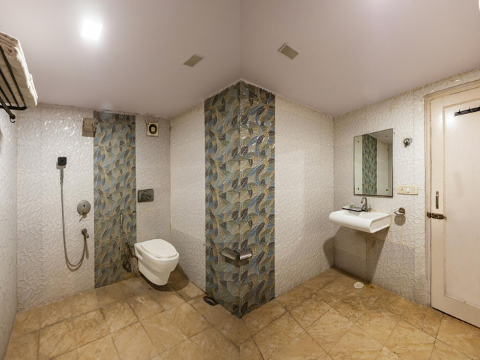 Bathroom 4, Hotel Ratandeep @ Paharganj, Delhi