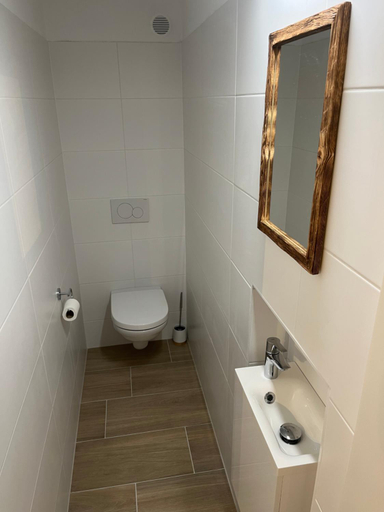 Bathroom 2, Almschlossl, Baden