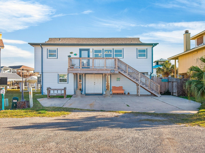 Exterior 3, Estes Oasis 4 Bedroom Home by RedAwning, Aransas