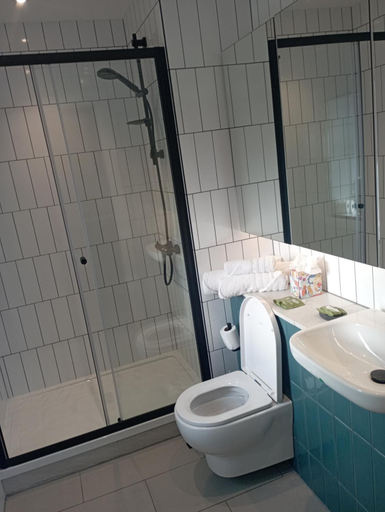 Bathroom 3, Tiernan's luxury cottages