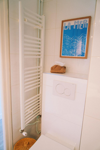 Bathroom 5, DUNE, Morbihan