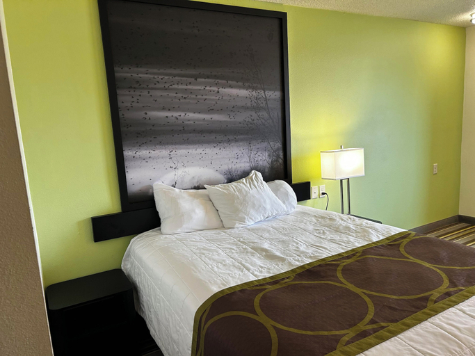 Bedroom 4, Super 8 by Wyndham Nebraska City, Fremont