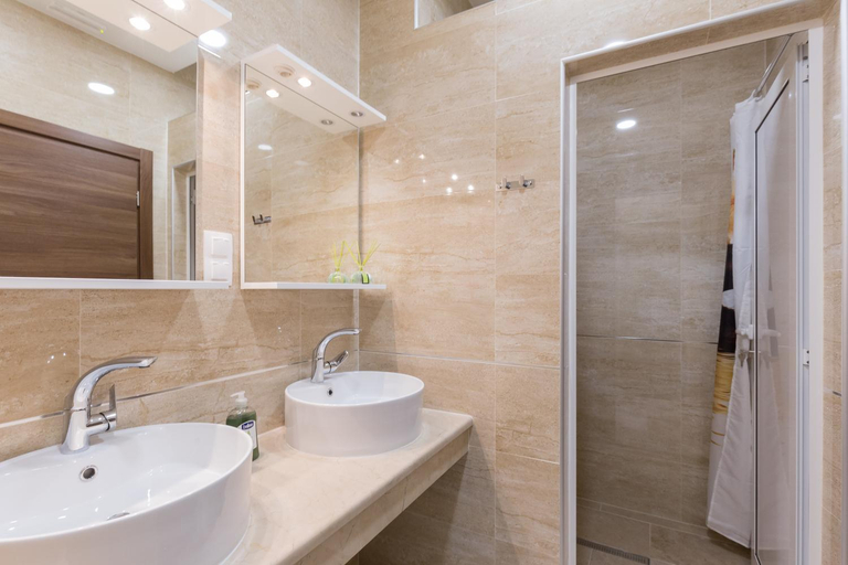 Bathroom 5, Hostel Free Bird, Dubrovnik