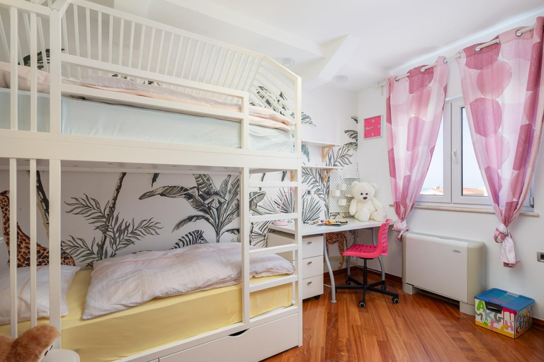 Bedroom 2, Brkic Apartments with Private Parking, Makarska