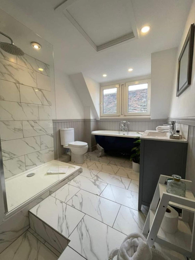 Bathroom 3, Town Centre Cottage, West Sussex