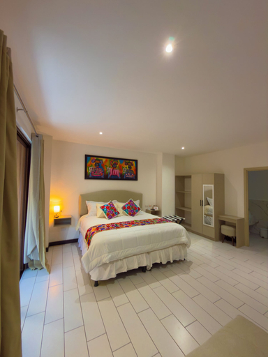 Room 3, The Madevelyn Hotel, Panajachel