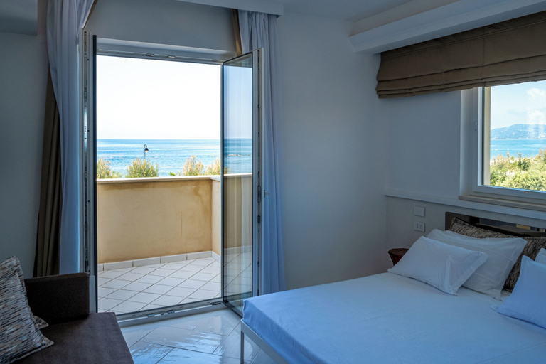 Bedroom 4, Oliveto a Mare - Suite & Apartment, Salerno