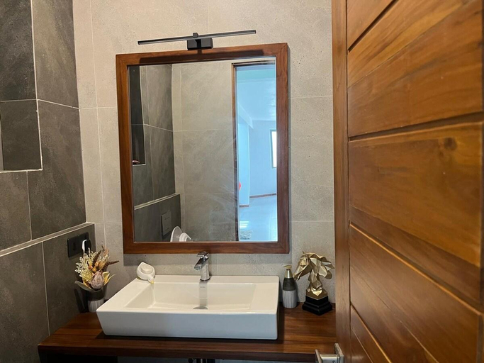 Bathroom 4, Fully Furnished Luxury Villa in Pelawatte, Colombo, Kaduwela