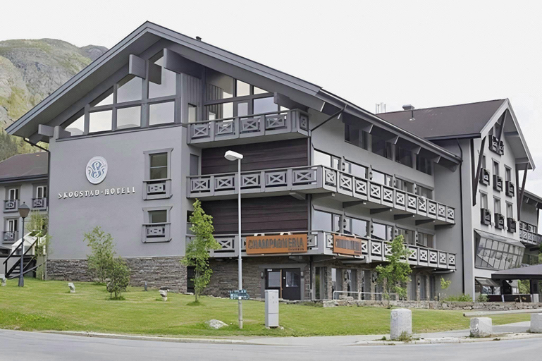 Exterior & Views