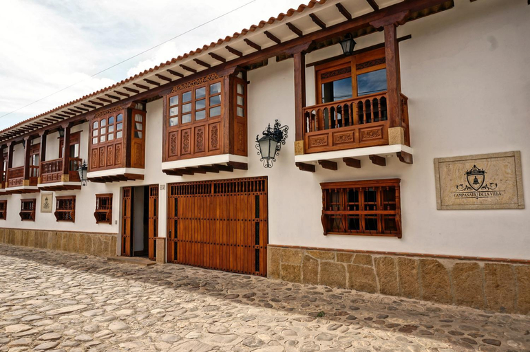 Exterior & Views