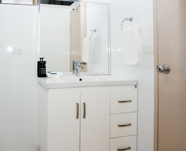 Bathroom 3, All Travellers Motor inn, Warrumbungle Shire