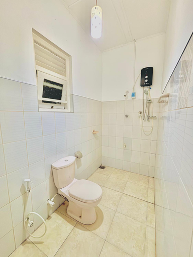 Bathroom 2, Mali Guest House, Hikkaduwa