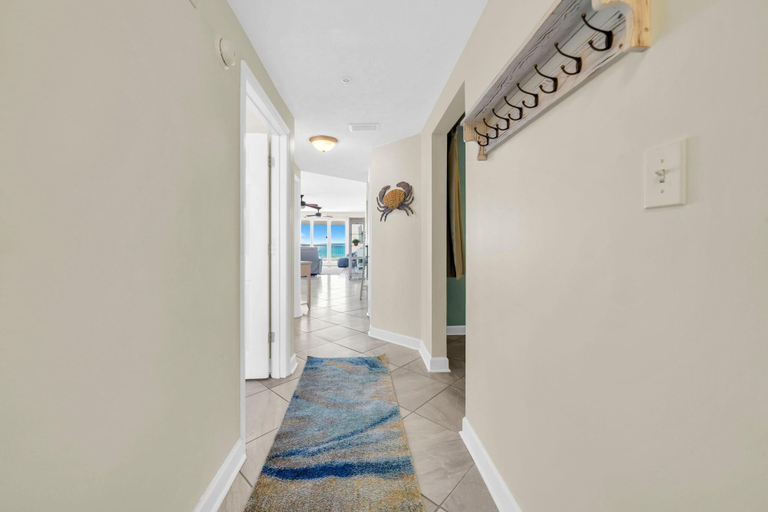 Interior 2, Seychelles 701, Bay