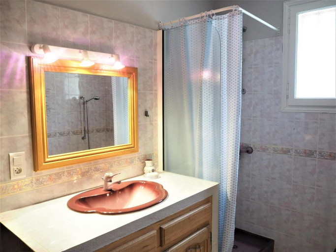 Bathroom 4, Menerbes Home with Private Pool, Vaucluse