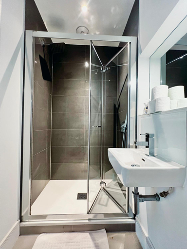 Bathroom 3, Grange Apartments, London