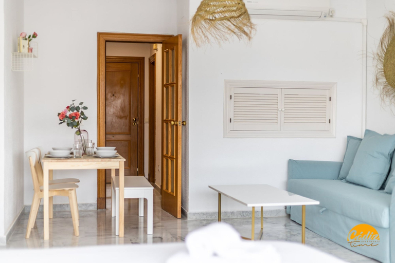 Room 2, Loft Victoria Beach Free Parking by C diz Time, Cádiz