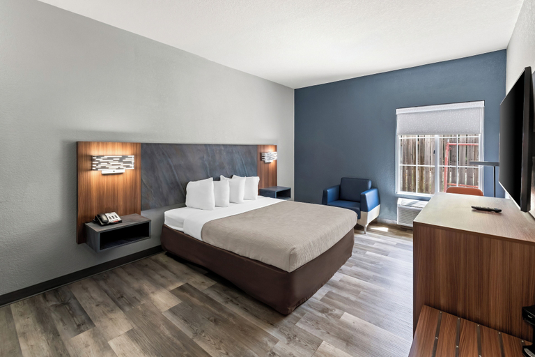 Bedroom 3, Quality Inn & Suites Manhattan, Riley